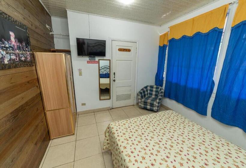 Общежитие Hostal Amador Familiar