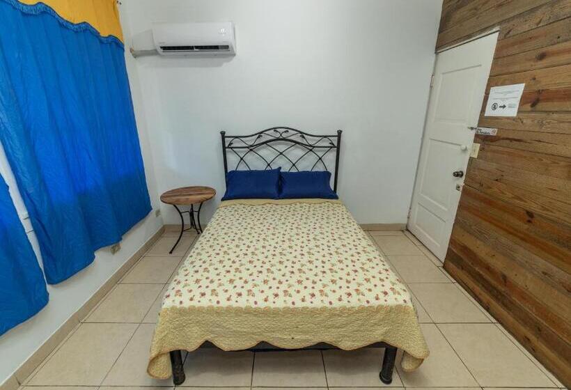 Общежитие Hostal Amador Familiar