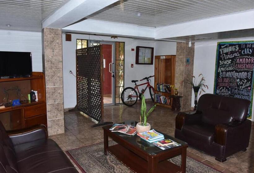 Общежитие Hostal Amador Familiar