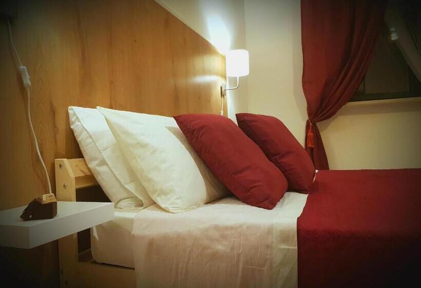 تختخواب و صبحانه Il Teatro