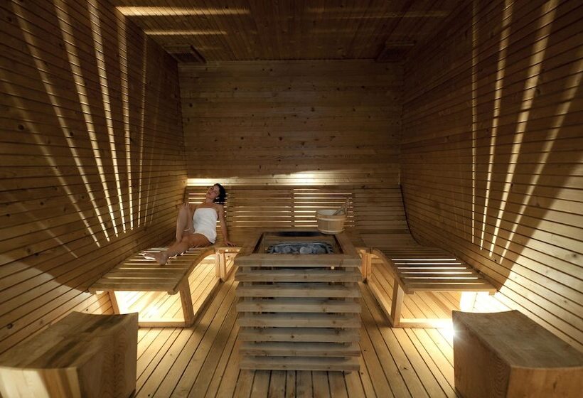 פונדק Novessentia