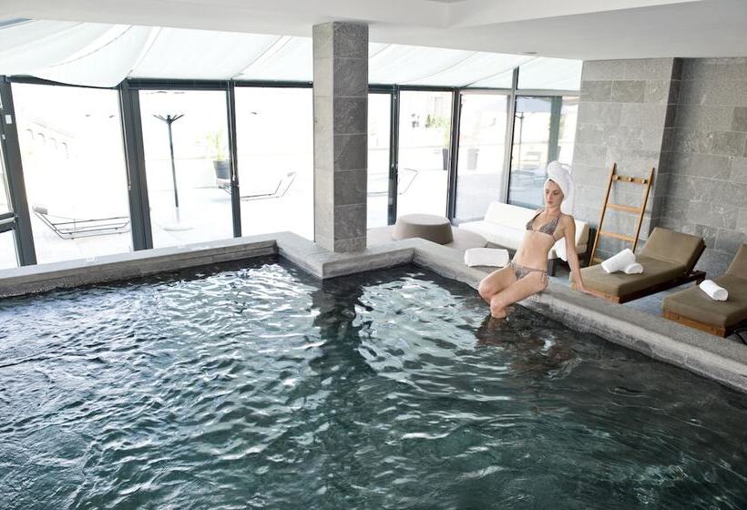 פונדק Novessentia