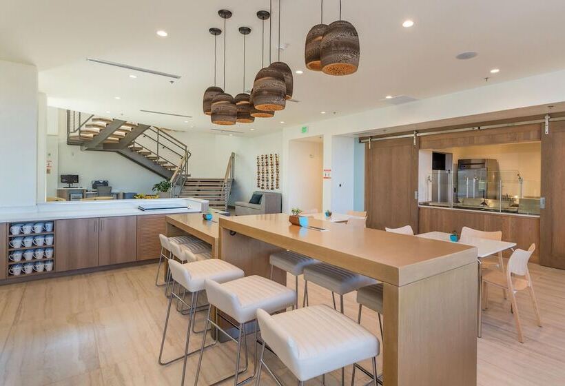 בית מלון כפרי Element Denver International Airport