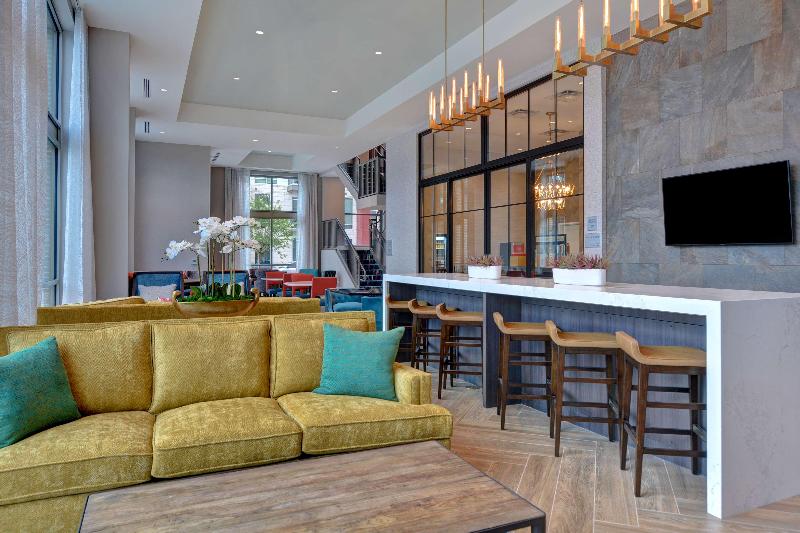 هتل Hampton Inn & Suites Nashville Downtown Capitol View