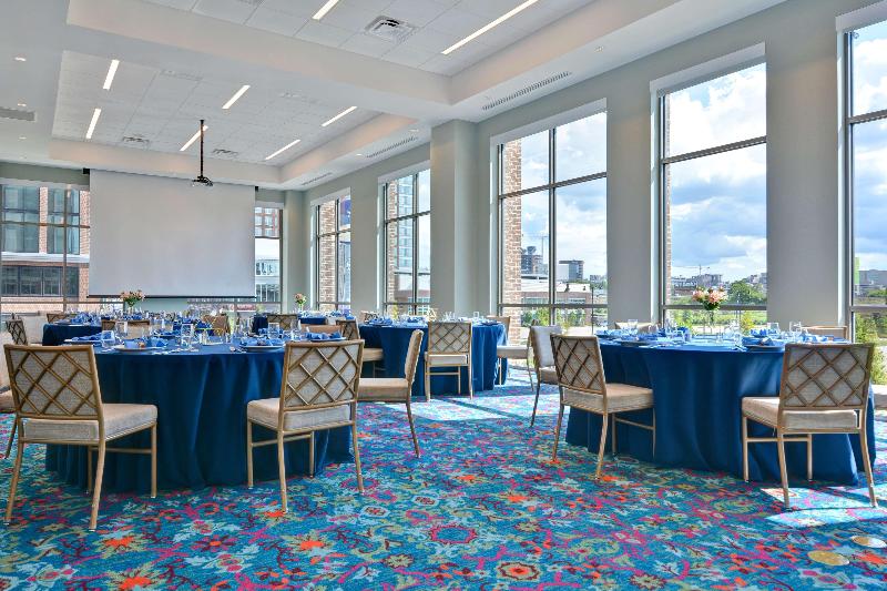 هتل Hampton Inn & Suites Nashville Downtown Capitol View