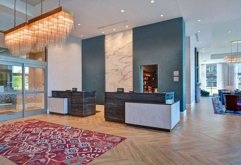 هتل Hampton Inn & Suites Nashville Downtown Capitol View