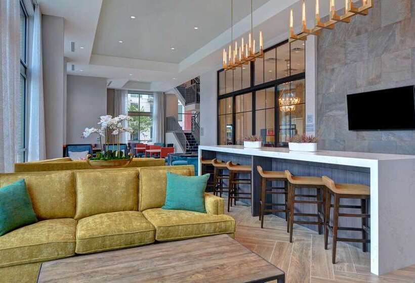 هتل Hampton Inn & Suites Nashville Downtown Capitol View