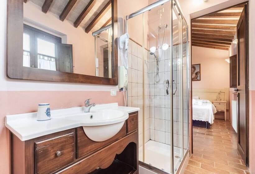 Quaint Cottage In Citta Della Pieve With Swimming Pool