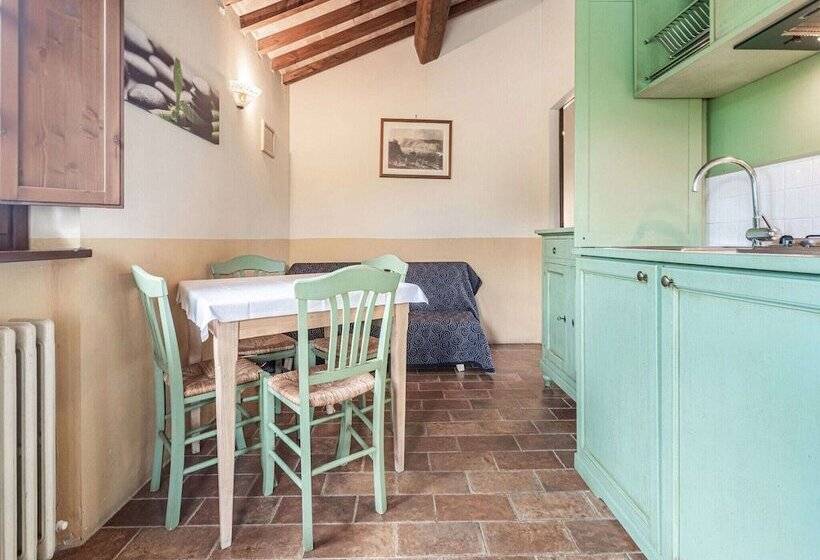 Quaint Cottage In Citta Della Pieve With Swimming Pool