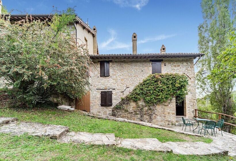 Cozy Cottage With Pool In Assisi