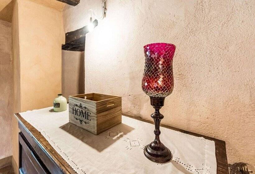 Cozy Cottage With Pool In Assisi