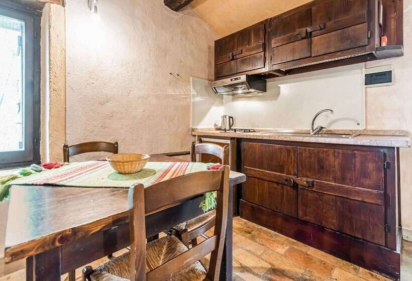 Cozy Cottage With Pool In Assisi