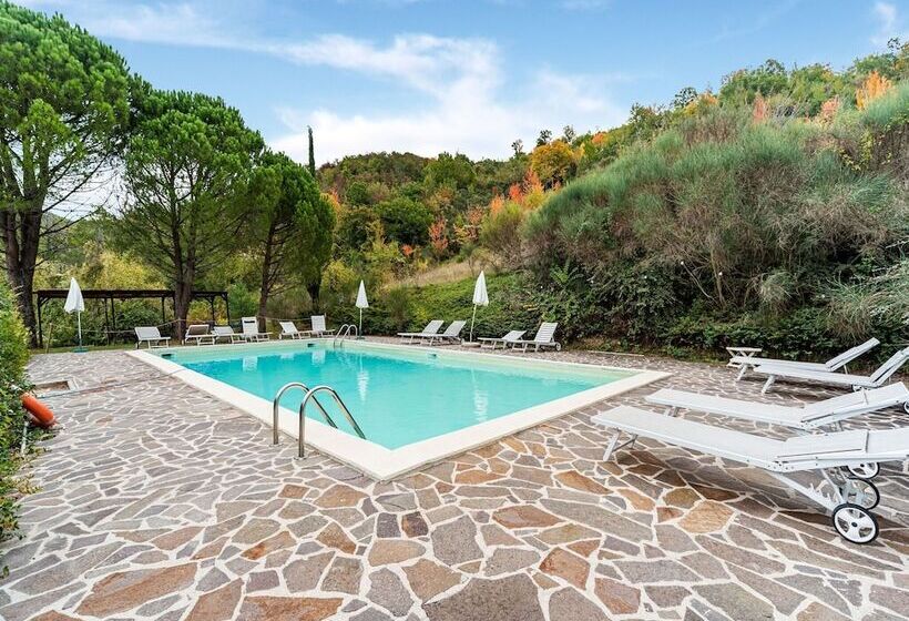 Cozy Cottage With Pool In Assisi