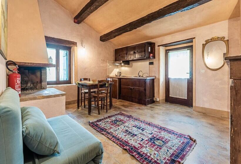 Cozy Cottage With Pool In Assisi