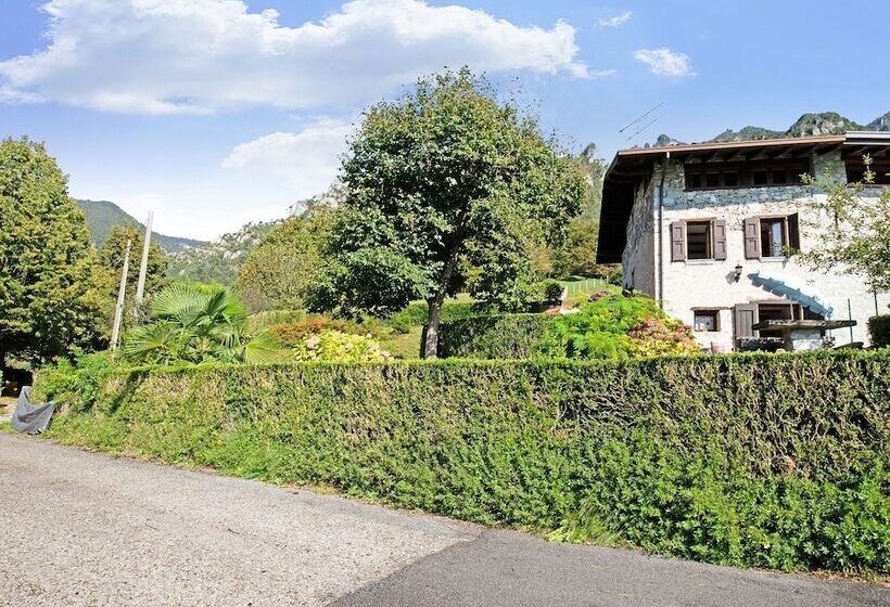 Flat With Private Garden And Air Conditioning