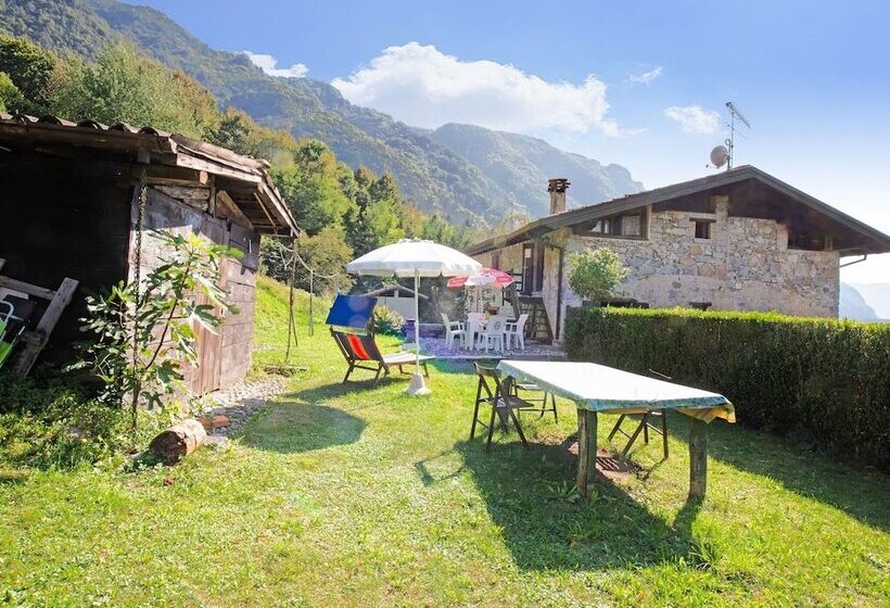 Flat With Private Garden And Air Conditioning