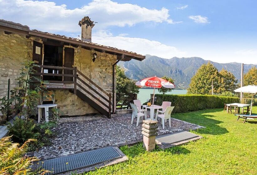 Flat With Private Garden And Air Conditioning