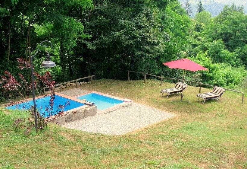 Beautiful Cottage In Pescia With Hot Tub