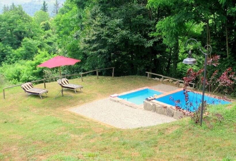 Beautiful Cottage In Pescia With Hot Tub