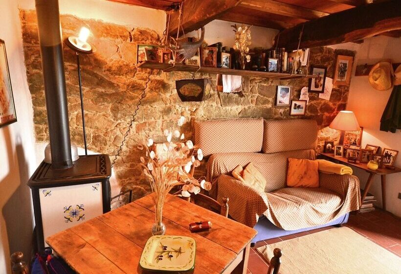 Beautiful Cottage In Pescia With Hot Tub