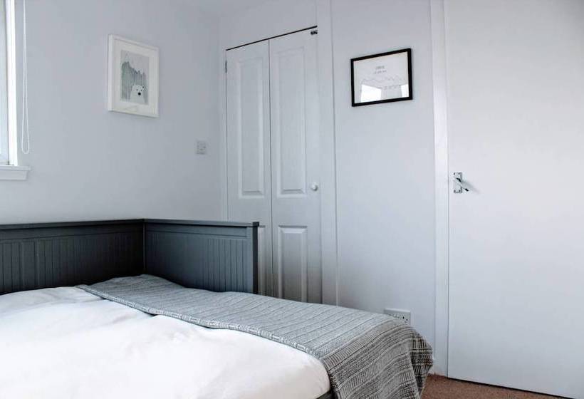 Beautiful Home With Castle Views And Garden And Parking