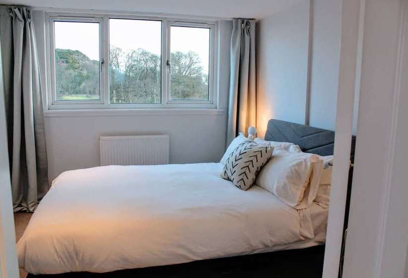 Beautiful Home With Castle Views And Garden And Parking