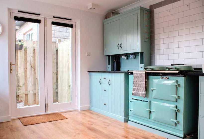 Beautiful Home With Castle Views And Garden And Parking