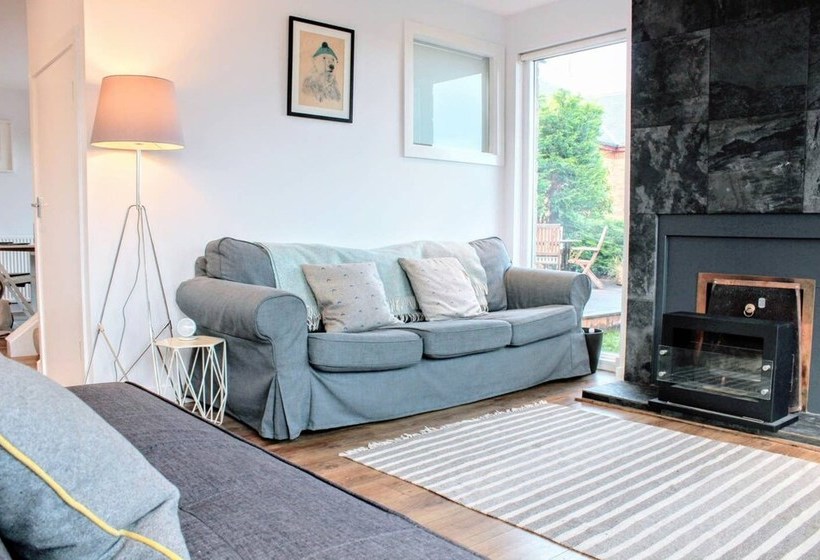 Beautiful Home With Castle Views And Garden And Parking