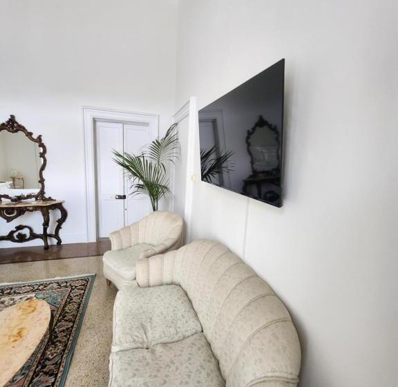 تختخواب و صبحانه Dimora Liberty