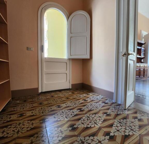 تختخواب و صبحانه Dimora Liberty