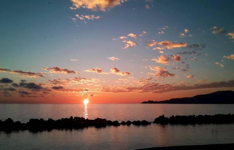 تختخواب و صبحانه L Americano Luxury Rooms