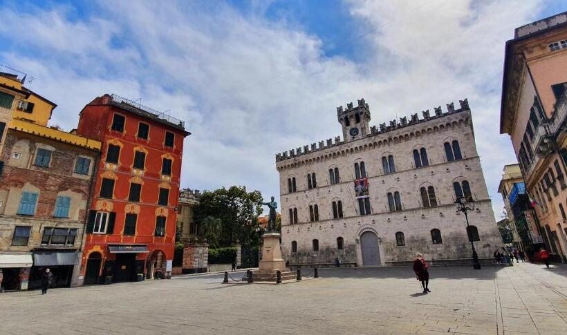 تختخواب و صبحانه L Americano Luxury Rooms