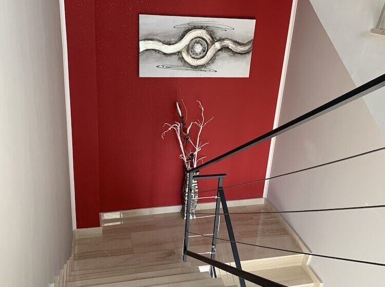 ベッドアンドブレックファースト The Lux