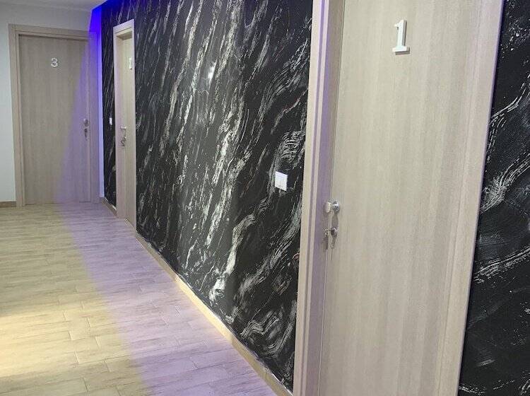 ベッドアンドブレックファースト The Lux