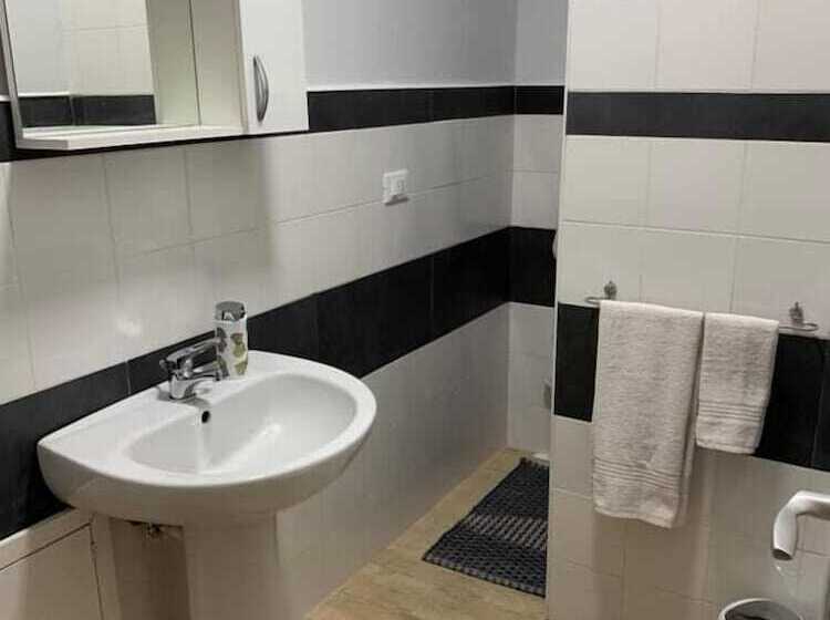 ベッドアンドブレックファースト The Lux