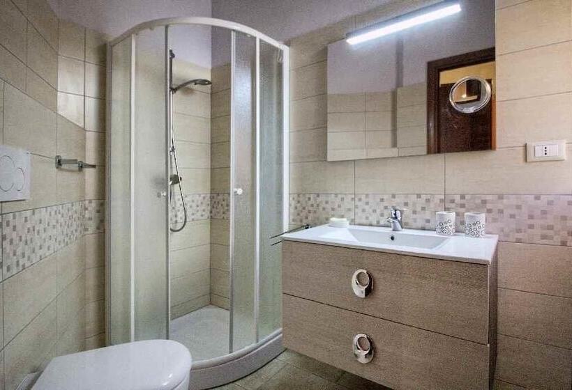 민박 Triple Room City Centre With Ac,wifi,garden,bike