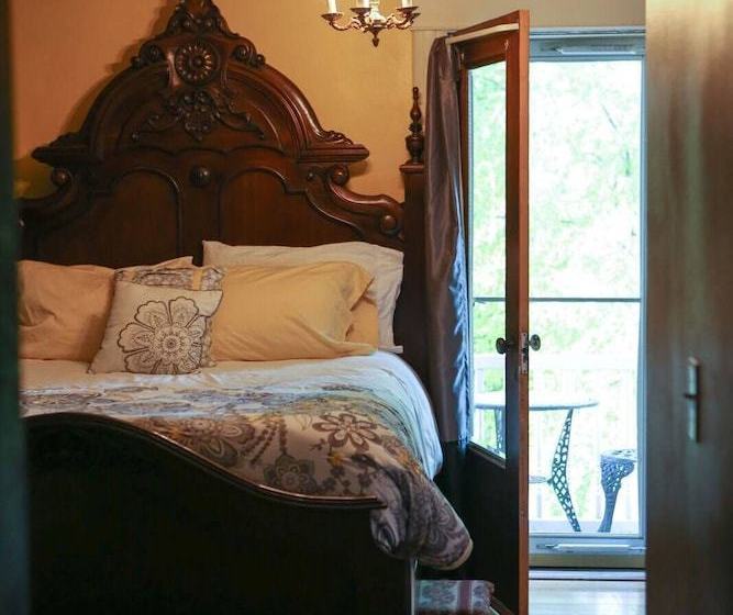 Bed & Breakfast On Broadway