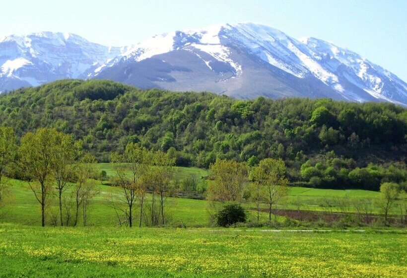 Cozy Cottage In Abbateggio With Garden