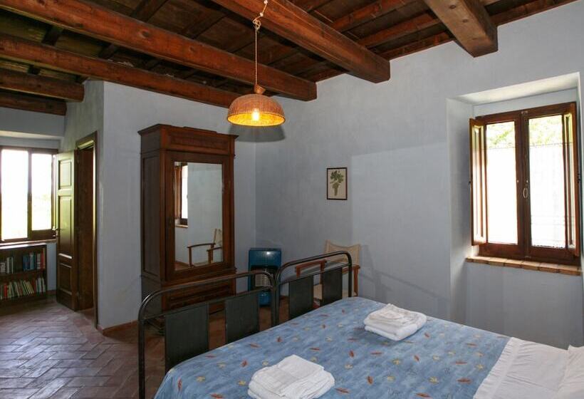 Cozy Cottage In Abbateggio With Garden