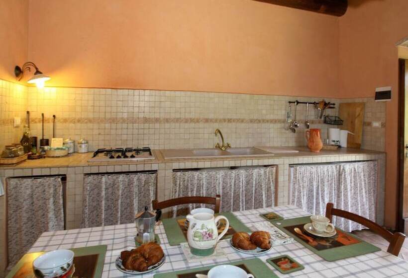 Cozy Cottage In Abbateggio With Garden