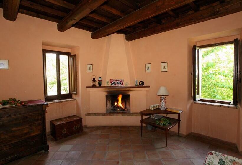 Cozy Cottage In Abbateggio With Garden