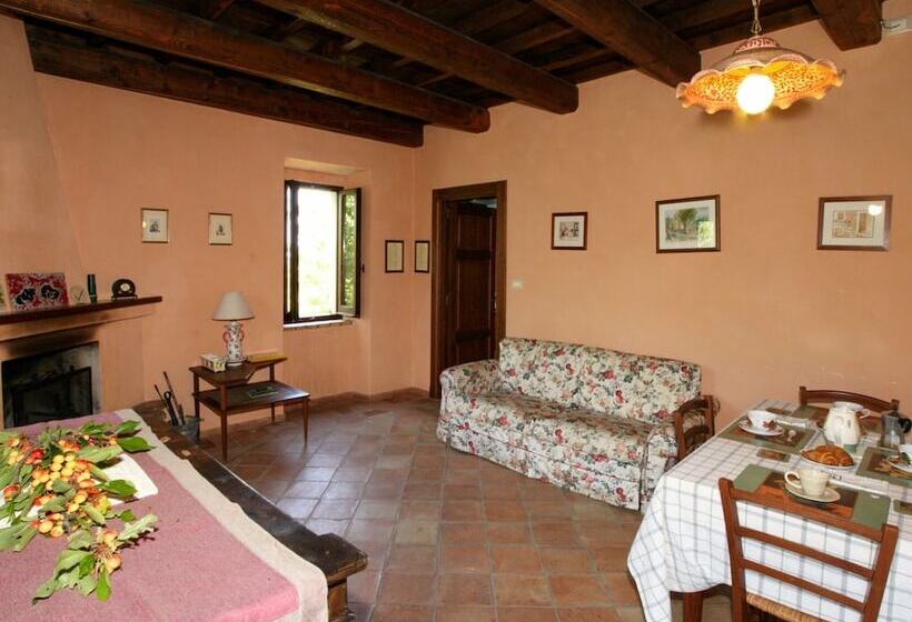 Cozy Cottage In Abbateggio With Garden