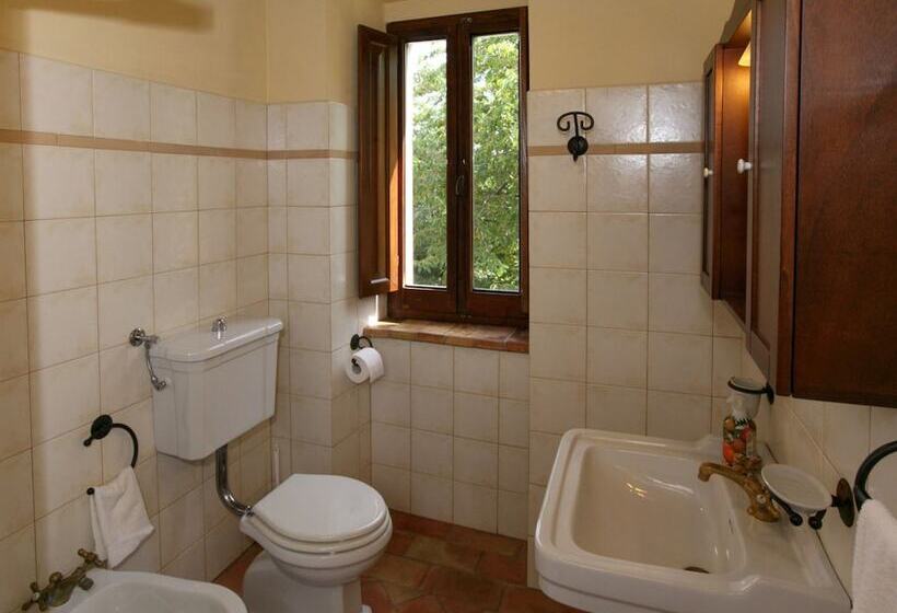 Cozy Cottage In Abbateggio With Garden