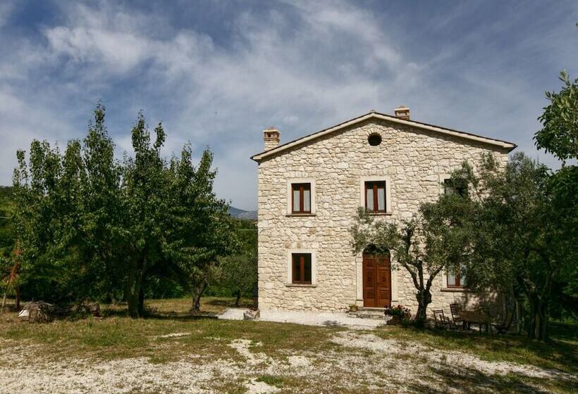 Cozy Cottage In Abbateggio With Garden