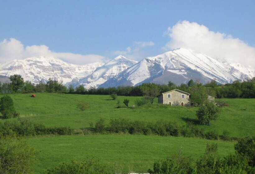 Cozy Cottage In Abbateggio With Garden
