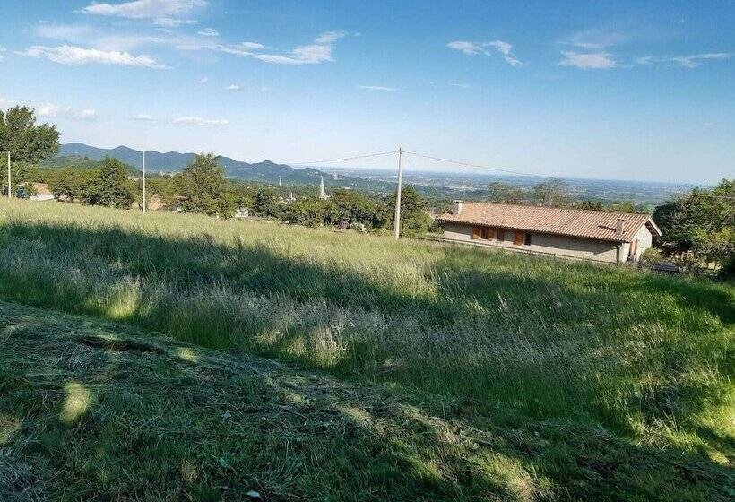 Cozy Detached House, Wide Garden, Wifi