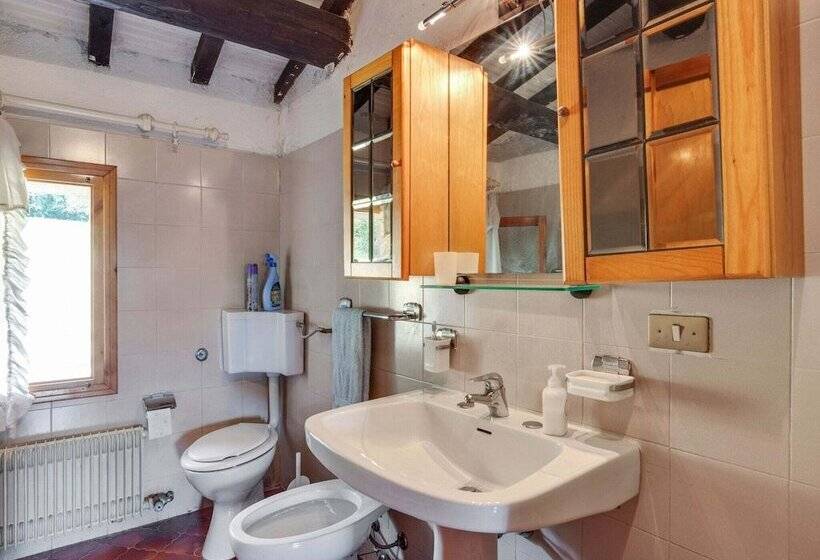 Cozy Detached House, Wide Garden, Wifi