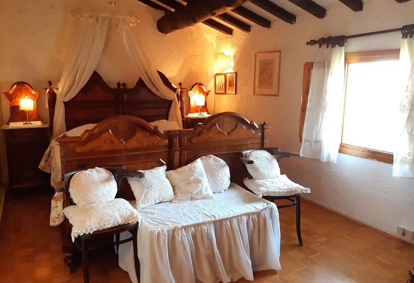 Cozy Detached House, Wide Garden, Wifi