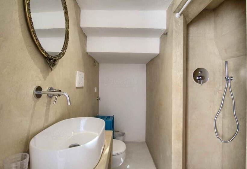 Deluxe Tangerine Court