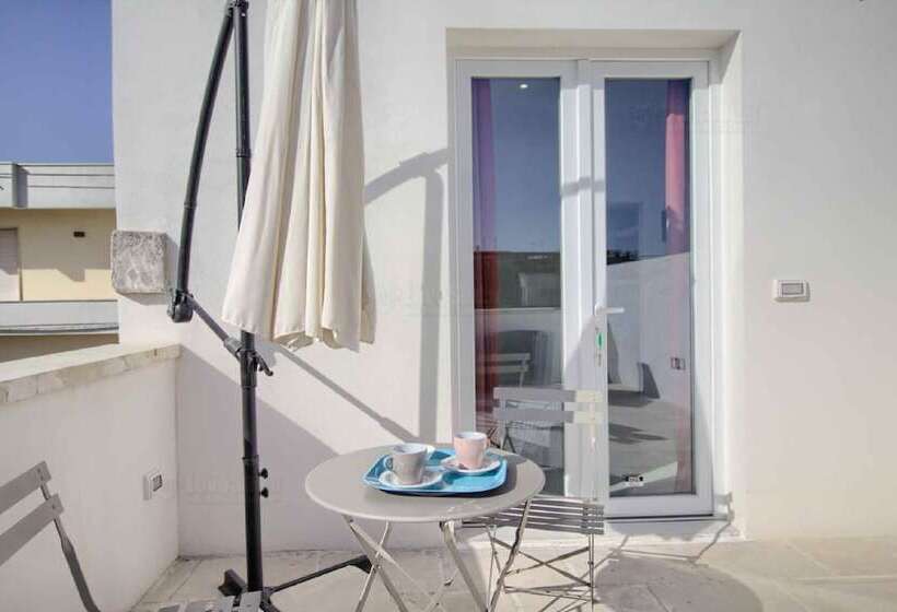 Deluxe Tangerine Court